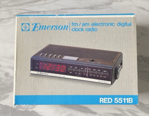 Emerson RED 5511B FM/AM Alarm Digital Clock AM/FM Radio Wood Grain Tested NEW!