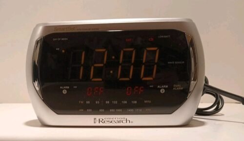Emerson Research Alarm Clock AM/FM Radio - Dual Alarm - Model CK3020- Working