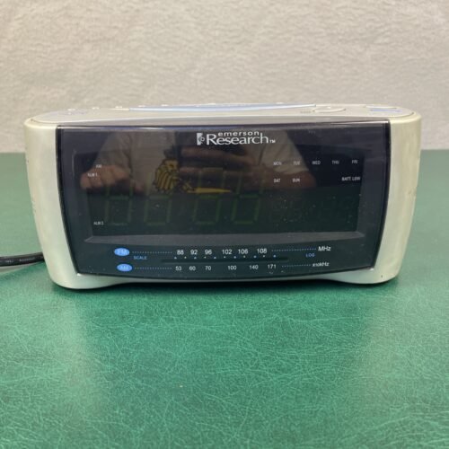 Emerson Research CKS2237 Automatic Time Setting Dual Alarm Clock AM/FM Radio