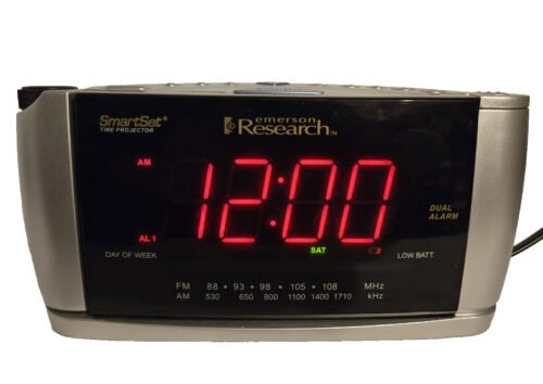 Emerson Research SmartSet CKS3516 Time Projector Dual Alarm Digital Clock Radio