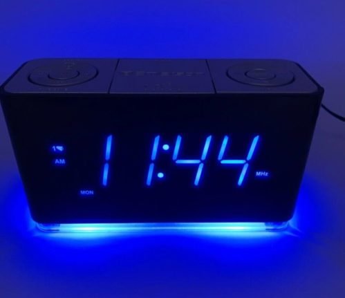 Emerson Smart Alarm Clock Radio USB Charger, Auto Time Set Nightlight CKS1507