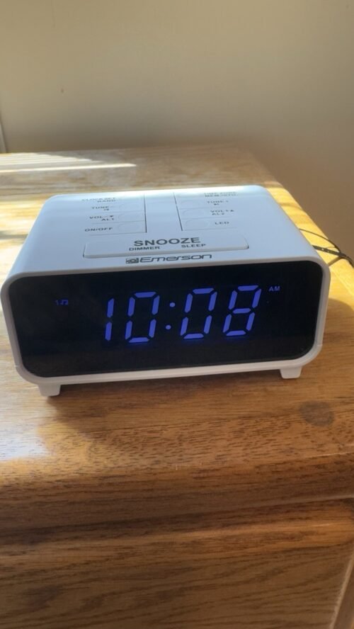 Emerson SmartSet Dual Alarm Clock Radio Digital Blue LED Display Auto Time Set