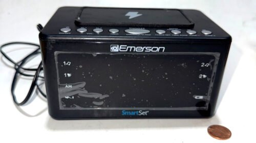 Emerson SmartSet Wireless Charging Alarm Clock Radio 1.4” Red LED Display