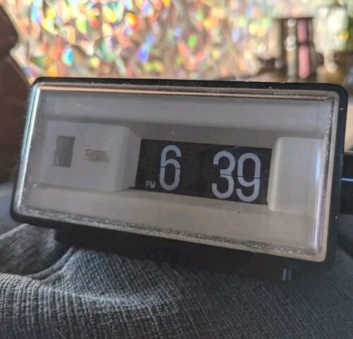Faces West Mid Century Modern Flip Clock Model 3700 Japan, Working & Accurate