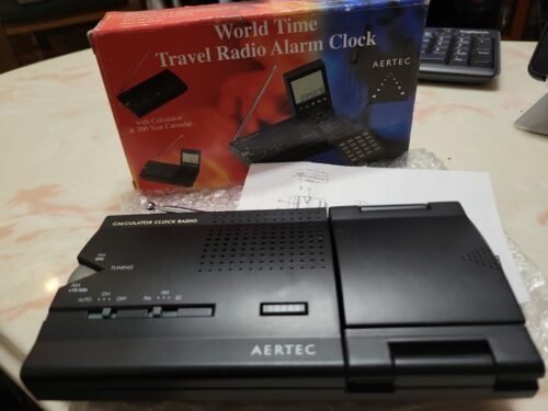 Flip Top Travel Alarm Clock AM/FM Portable Radio Calculator .