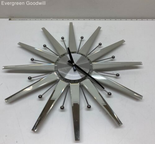 For Parts/Repair Untested Unbranded Silver Mirrored Star Shaped Wall Clock Decor