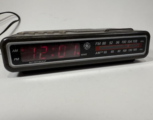GE 7-4612B Digital Clock Radio AM/FM Vintage Tested – Works and Sounds Great