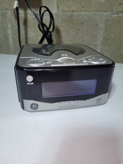 GE 7-4801A Dual Wake Clock Radio AM/FM CD Player 120V 60Hz 11W Silver*blue Light