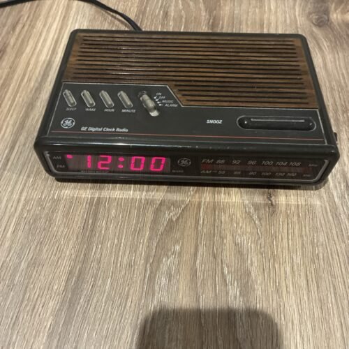 GE Digital Alarm Clock Radio AM/FM Model 7-4612B Woodgrain Vintage 80’s Works!