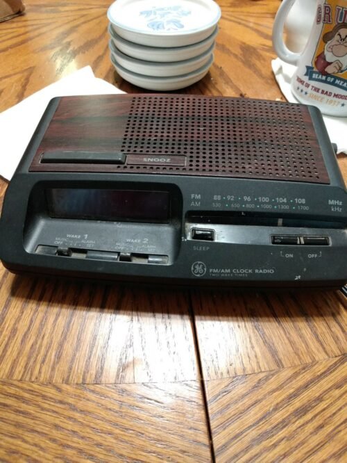 G E Fm/Am Clock Radio(ClocksA)