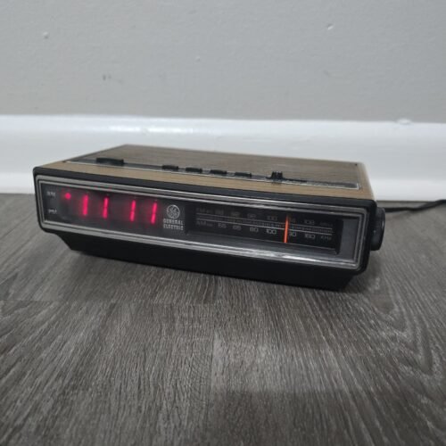 GE General Electric AM/FM Alarm Clock Radio #7-4624A Woodgrain Vintage Working
