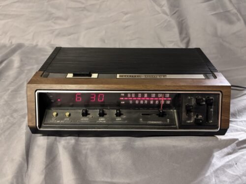 General Electric Vintage Alarm Clock/Radio, 1970S