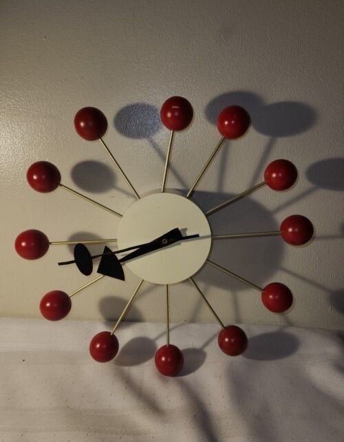 George Nelson Vitra Ball Wall Red Clock - Vitra Design Museum -Reedition Video