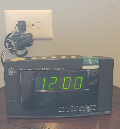 GE Weather INSTANT WARNING ALERT Digital AMFM Clock Radio Tested Works Emergency