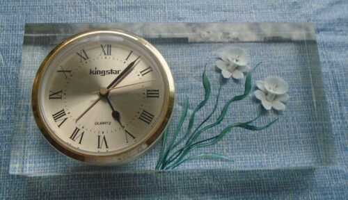GlasGlass Clock Kingston Quartz Movement Desktop 8 by 4 ” Flowers