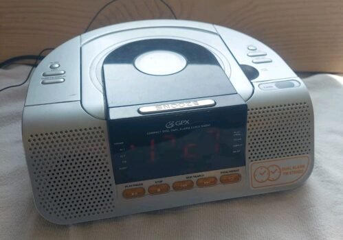 GPX CD Player AM/FM Radio Dual Alarm Clock CRCD3805 Battery Backup Tested 2005