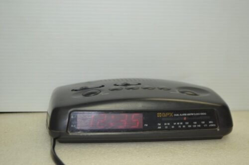 GPX Dual alarm AM/FM clock radio vintage Tested working