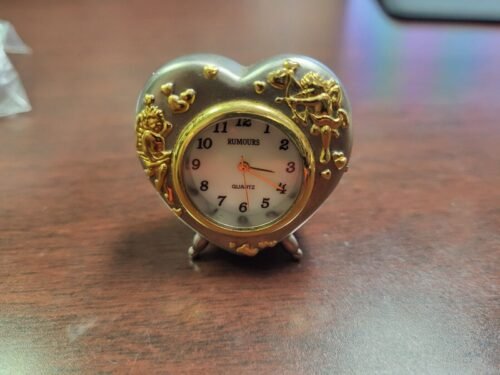 Heart Shaped Mini Quartz Desk Clock- keeps time,new battery