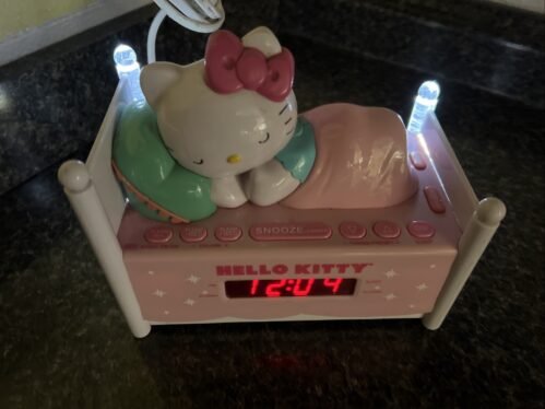 Hello Kitty - Sleeping Kitty Alarm Clock Radio with Night Light Sanrio Vintage