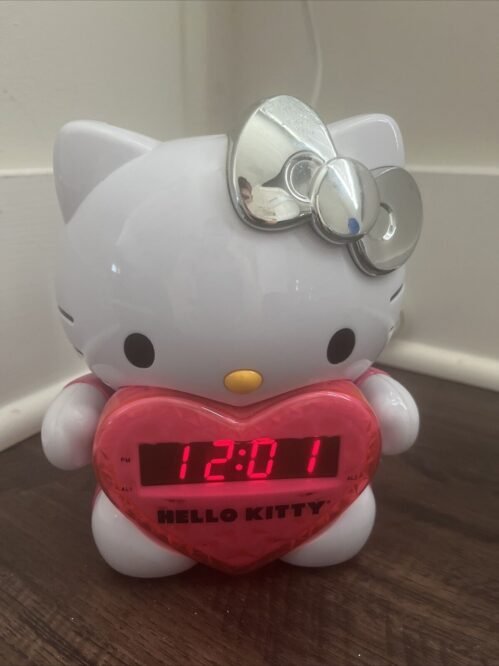HELLO KITTY AM/FM Projection Clock with Radio