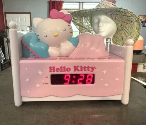 Hello Kitty "Sleeping Kitty" LED Alarm Table Clock/Night Light AM/FM Band - Nice