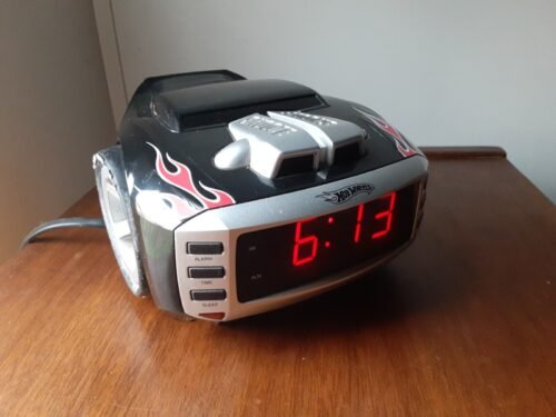 Hot Wheels Snooze Slammer Alarm Clock AM/FM Radio Red/Black Flames Emerson HW800