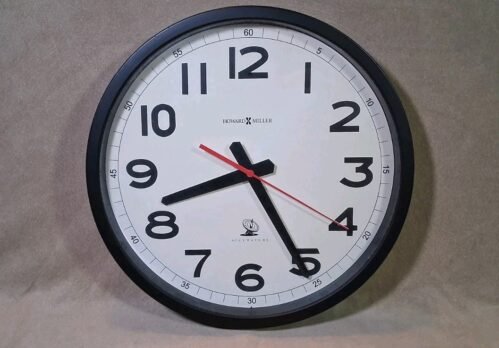 Howard Miller Radio Controlled Wall Clock Works GREAT! TESTED✅️ SELF-SETTING!