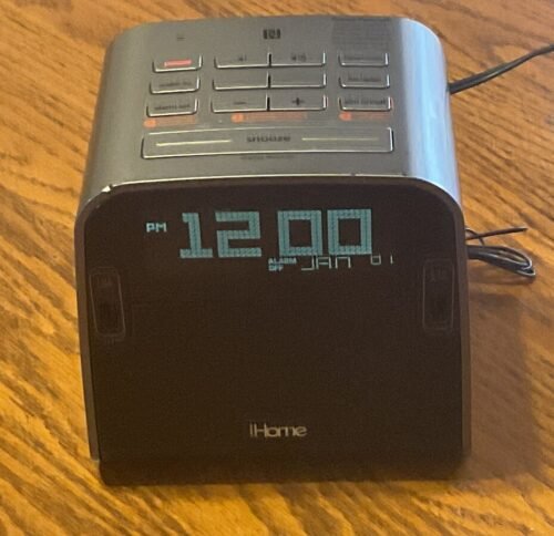 iHome Bluetooth Alarm Clock Charging Station HBN22 Tested Works Great