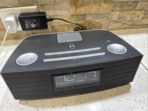 iHome IBN97 Bluetooth Stereo FM Clock Radio - Speakerphone W/USB Charging