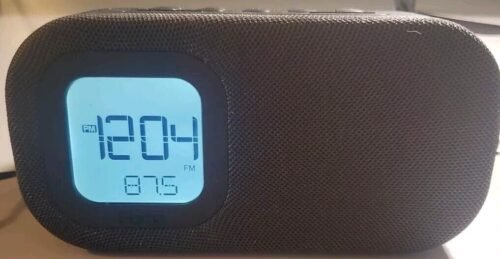 iHome iBT210 Dual Alarm Clock FM Radio Bluetooth Speakerphone & USB + AUX IN
