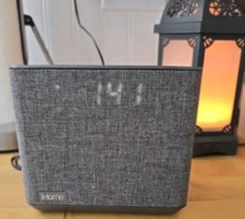 iHome iBT232 Bluetooth Dual Alarm FM Clock Radio w Speakerphone and USB Charger