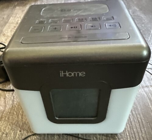 iHome IBT28 Bluetooth FM Dual-Alarm Clock Radio. Color Changing. WORKS!