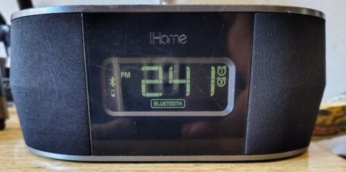iHome iBT38 Dual Charge Alarm Clock Radio Dock For Apple UBS iPhone NO ADAPTER
