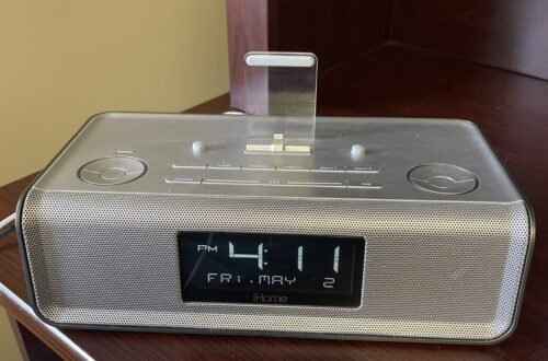iHome IDL43 Dual Charging Dock FM Clock Radio Lightning port Works.