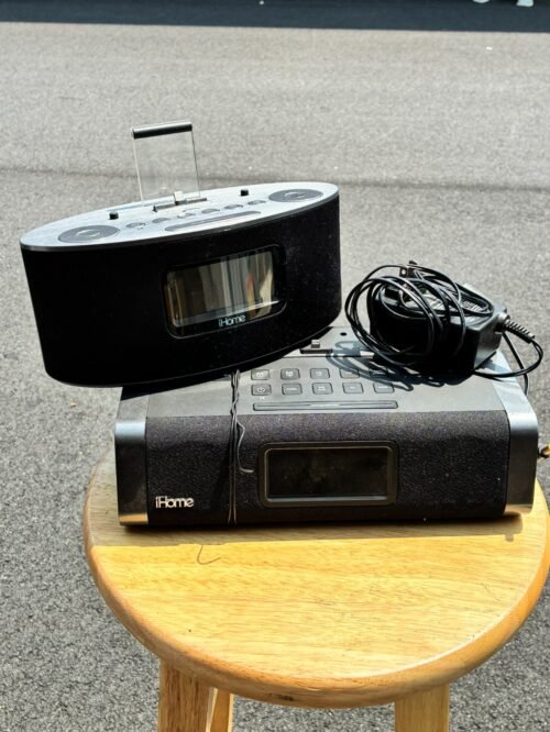 iHome iDL45 & 46 Dual Alarm FM Clock Radio Charging Dock Apple iPod iPad iPhone