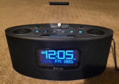 iHome iDL46 Dual Alarm FM Clock Radio Charging Dock Apple iPod iPad iPhone