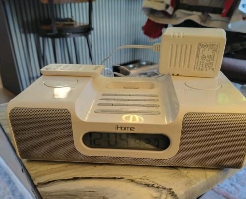 iHOME IH8 Alarm Clock Radio For Apple IPOD Home Stereo And Docking System