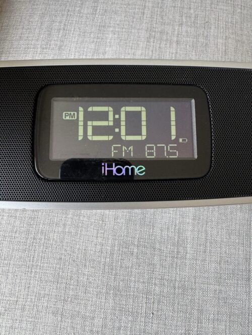 iHome iP90 Dual Alarm Clock Radio AM/FM Presets & Dock for iPod and iPhone