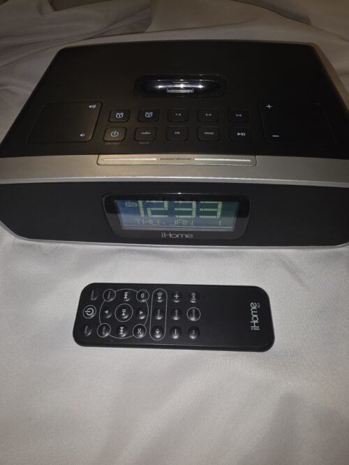 iHome iP90 Dual Alarm Clock Radio AM/FM Presets & Dock for iPod & iPhone Remote