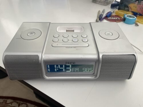 iHome iP9 Dual Alarm Clock Radio Dock Station For iPod Silver Works -No Remote