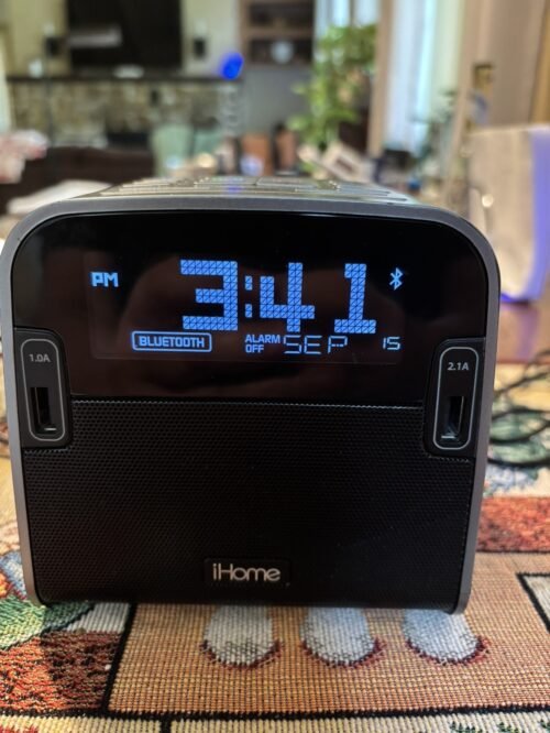 iHome NFC Bluetooth FM Clock Radio With Speakerphone Dual USB Charging HBN22