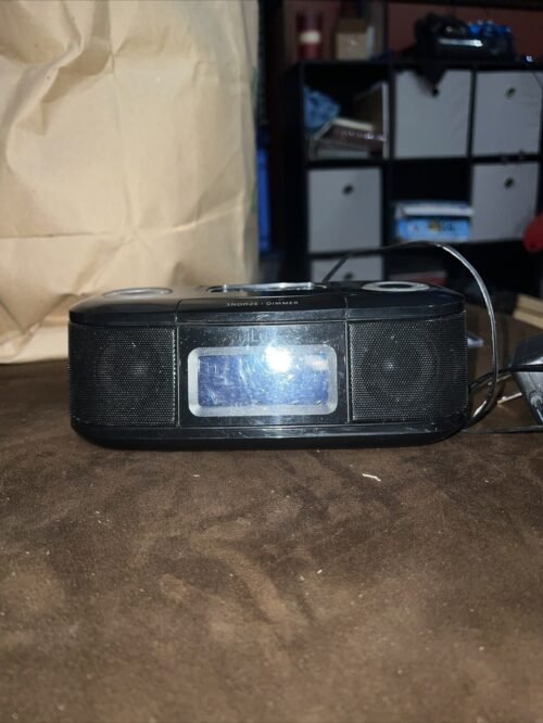 iluv(Black)alarm clock snooze/dimmer with cell phone dock ( 2011) - IMM153BLK