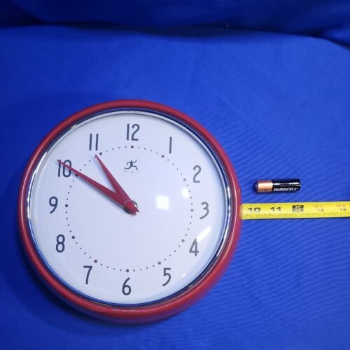 Infinity Red Retro Industrial Diner 9.5-Inch Round Metal Wall Clock works
