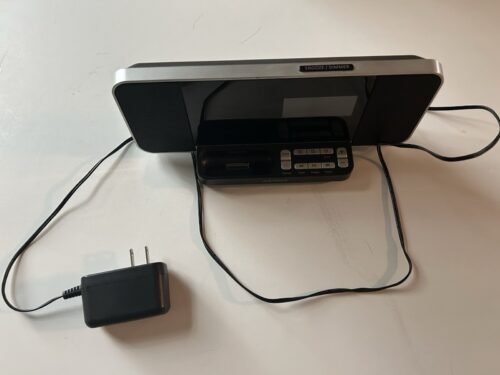 Insignia NS-CLIP02 Alarm Clock Radio With Docking For IPhone 4/4S and Ipod