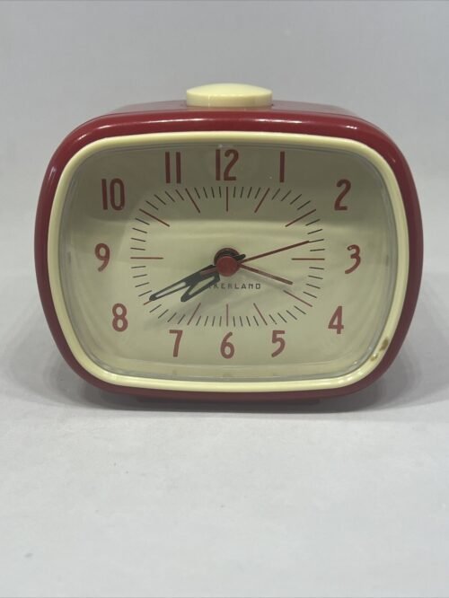 Kikkerland Retro Battery Operated Alarm Clock Vintage Style Desktop Nightst