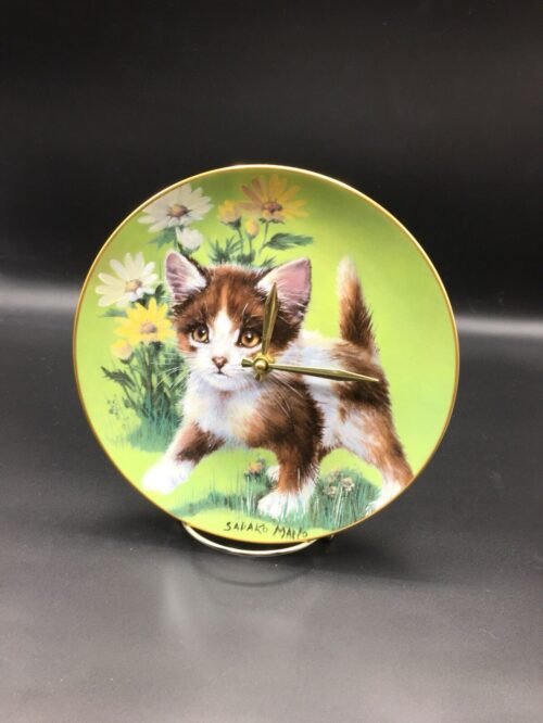 Kitten In Waiting, 8 1/2 Inch Plate Clock !!