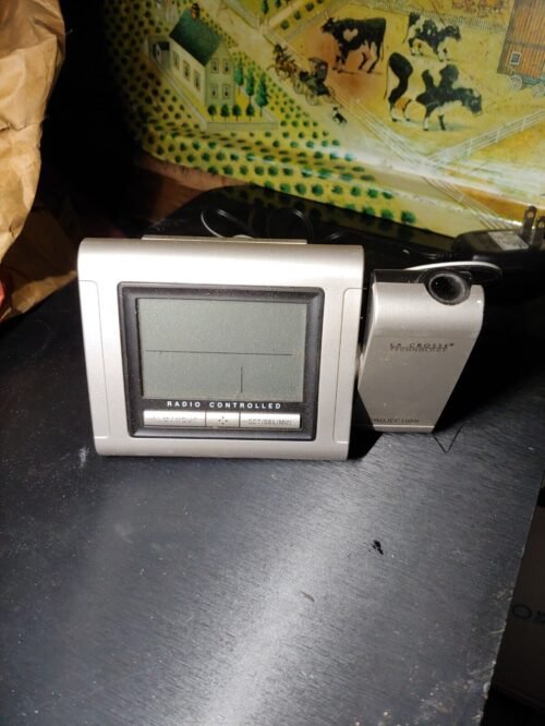 La Crosse Technology Atomic Projection Alarm Clock radio controlled WT-5120