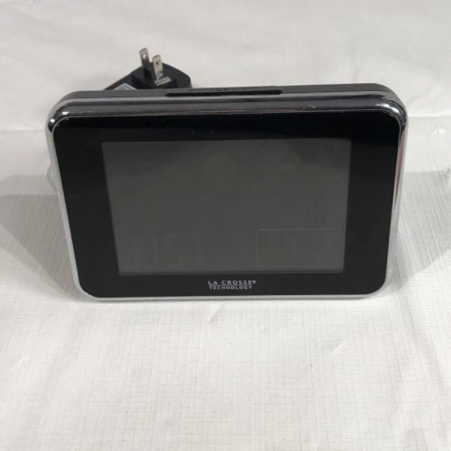 La Crosse Technology S98642 Digital Alarm Clock Atomic Time Date USB