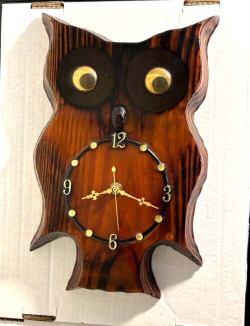 Large Well Made Wooden Owl Clock, Well Made, Working condition Retro Vintage