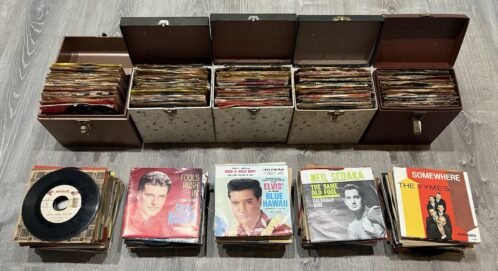 Lot of 512 Vintage 7-Inch Vinyl Records Beatles Monkees Elvis Sinatra 45 RPM